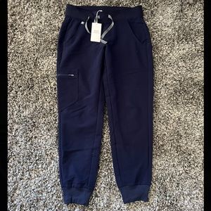 *NWT* Figs Zamora Jogger Petite (Navy)